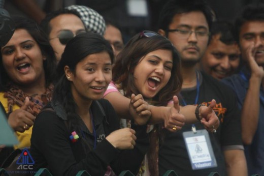 युएईलाई ६ विकेटले पराजित गरेको नेपाली टिमका समर्थक।